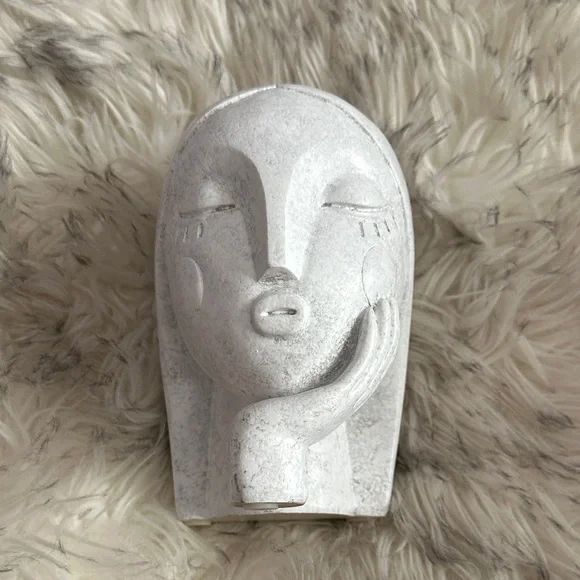 Abstract Face Sculpture - Picture 1 of 9
